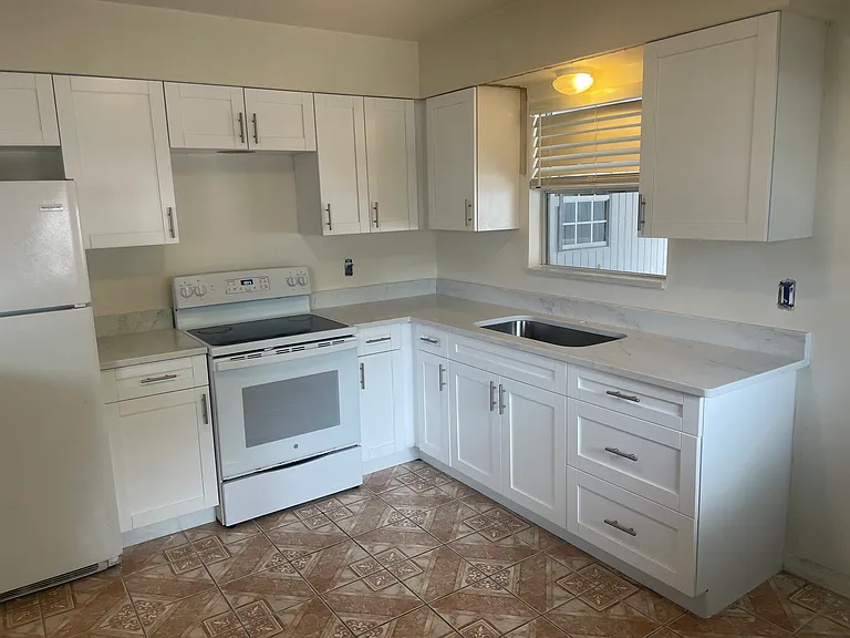 403 S Orion Ave — Photo 6