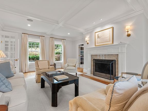 3rd image of 8 Glen Brook Rd