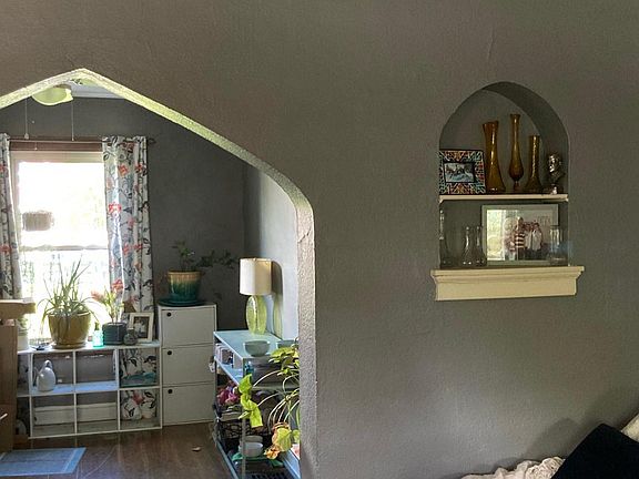 3rd image of 1634 Glenn Ave