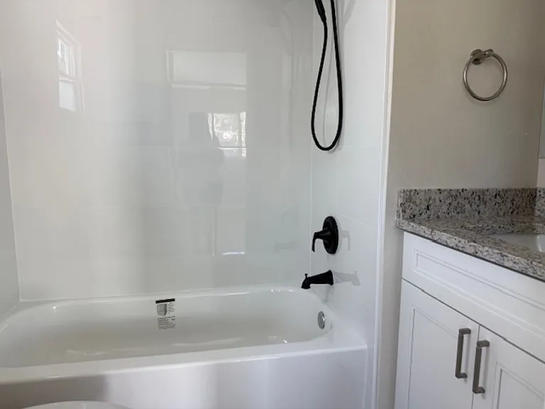 510 Jackson Ave — Photo 24