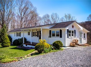 2081 Bakers Ridge Road, Piney Creek, NC 28663