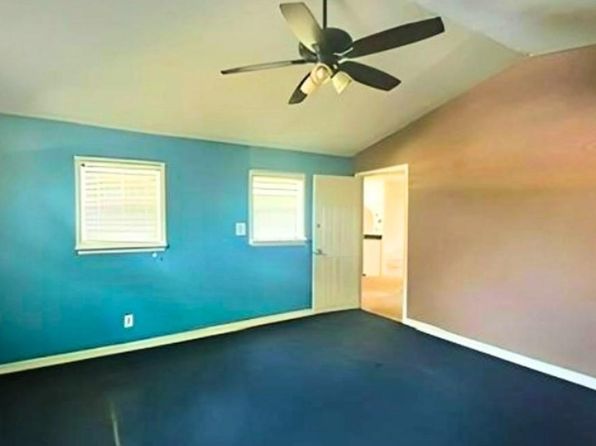 7220 Moore St, Hitchcock, TX 77563