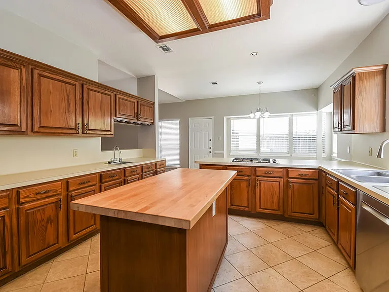 2819 Calender Lake Dr — Photo 6