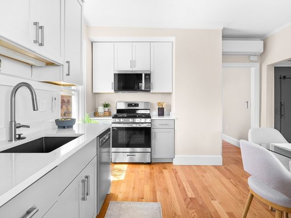 111 Eutaw St #3, Boston, MA 02128