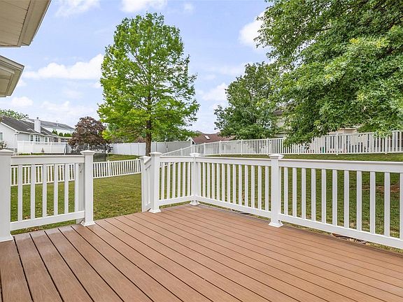 4th image of 7583 Shadybridge Dr