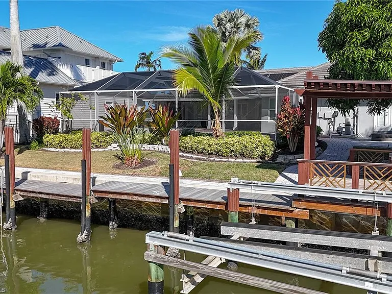 1320 Marlin Dr — Photo 32