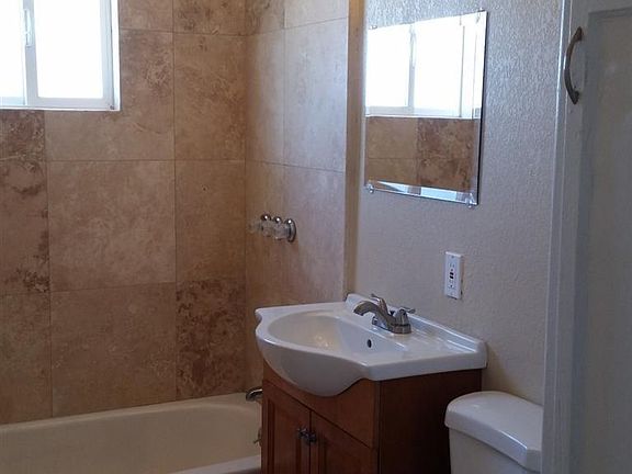 5th image of 410 S Lillian Dr