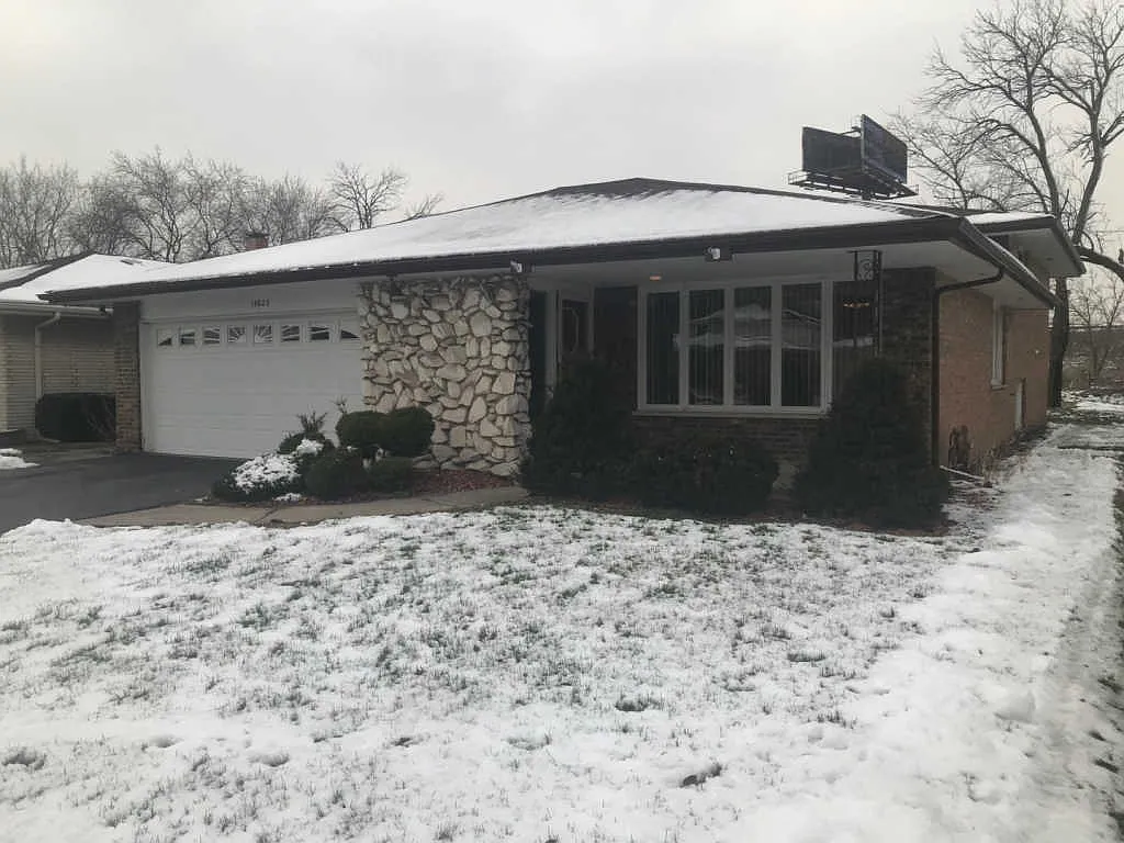 15622 Cornell Ave photo 1