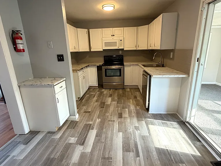 184 Village Dr — Photo 6