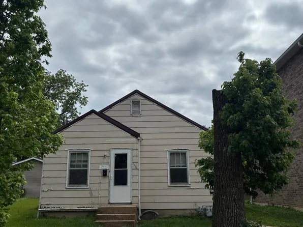 1704 N Cedar St, Rolla, MO 65401