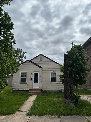 1704 N Cedar St Photo 1