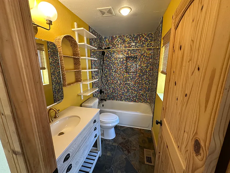 Upstairs full bathroom