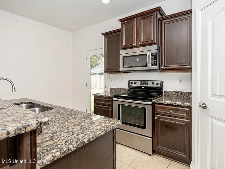 931 Old Towne St — Photo 30