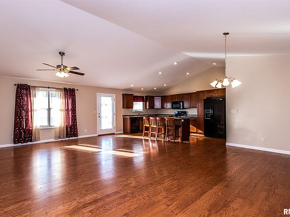 3rd image of 100 N Ellen Ave