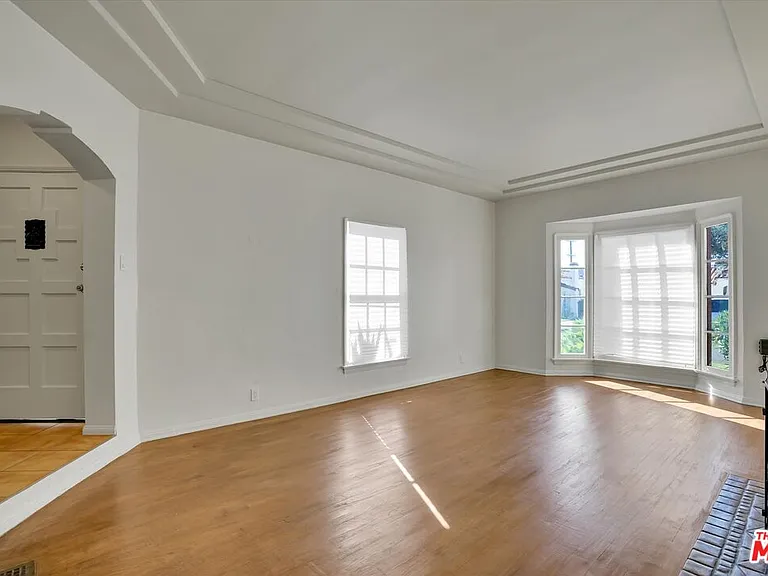 3800 Roxton Ave — Photo 11