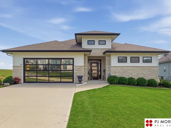 10734 S 127th Plz, Omaha, NE 68138