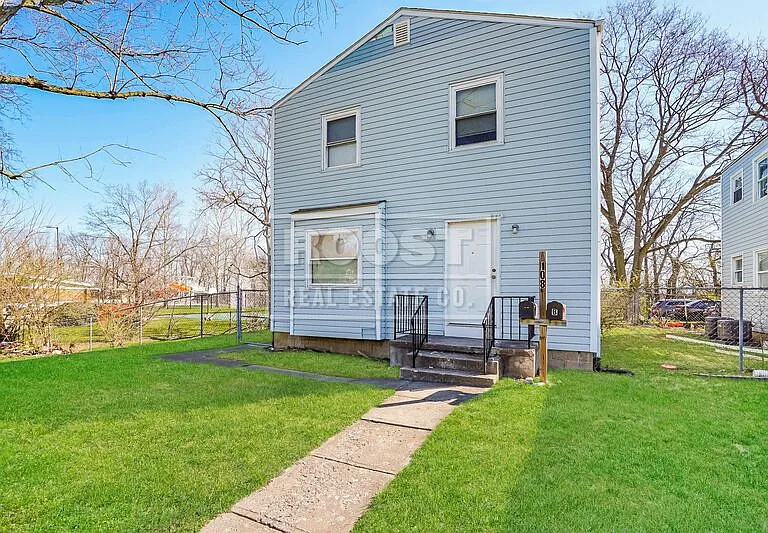 108 Columbian Ave #B — Photo 1