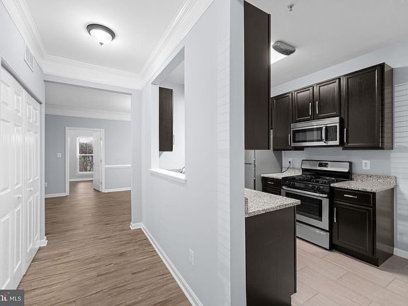 3rd image of 6509 Grange Ln Unit 201