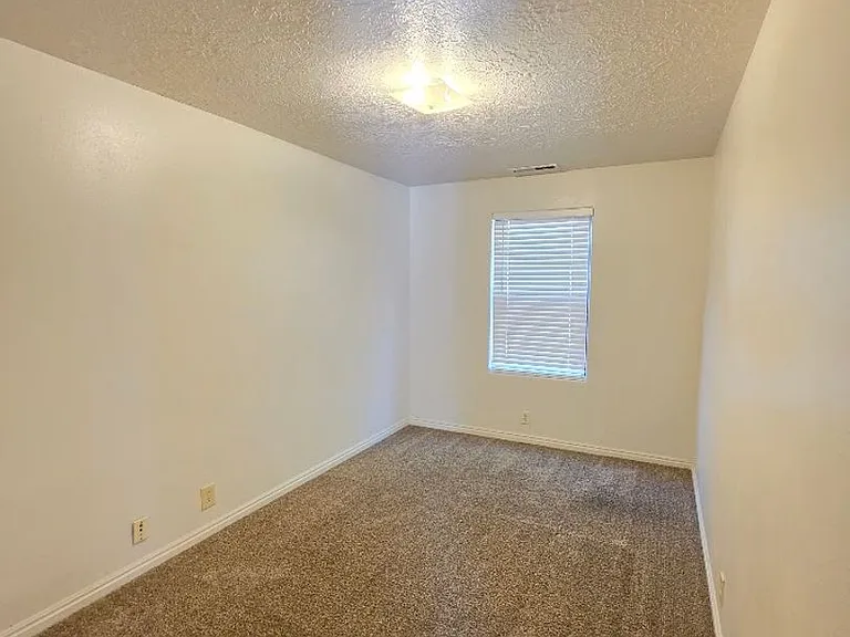 640 E Vermillion Ave — Photo 19