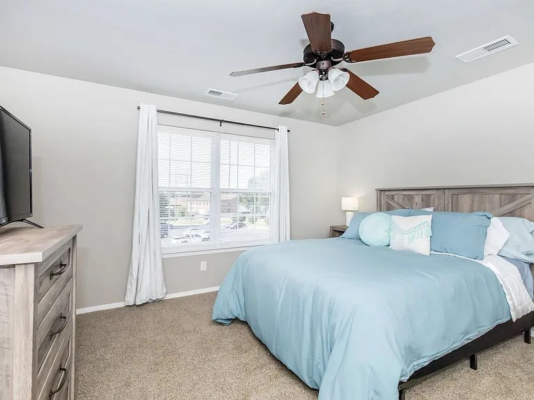 Hawthorn Suites 1 Bed 1 Bath Bedroom