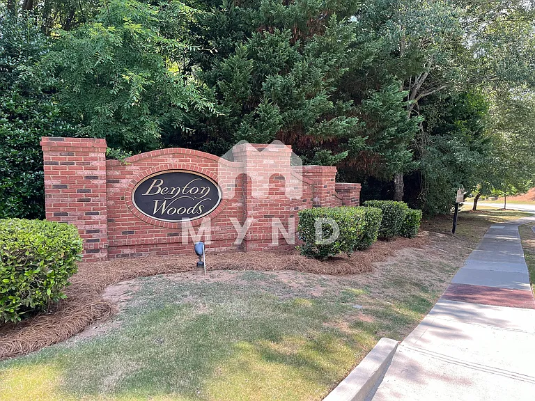 10170 Benton Woods Dr — Photo 24