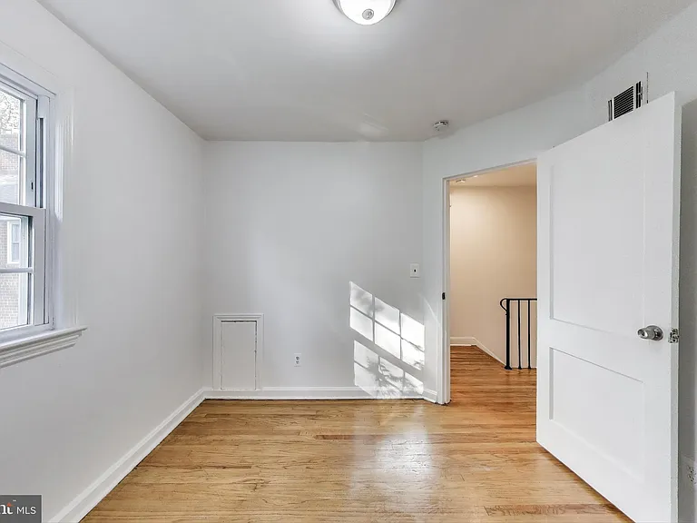 1716 E West Hwy #1716 — Photo 17