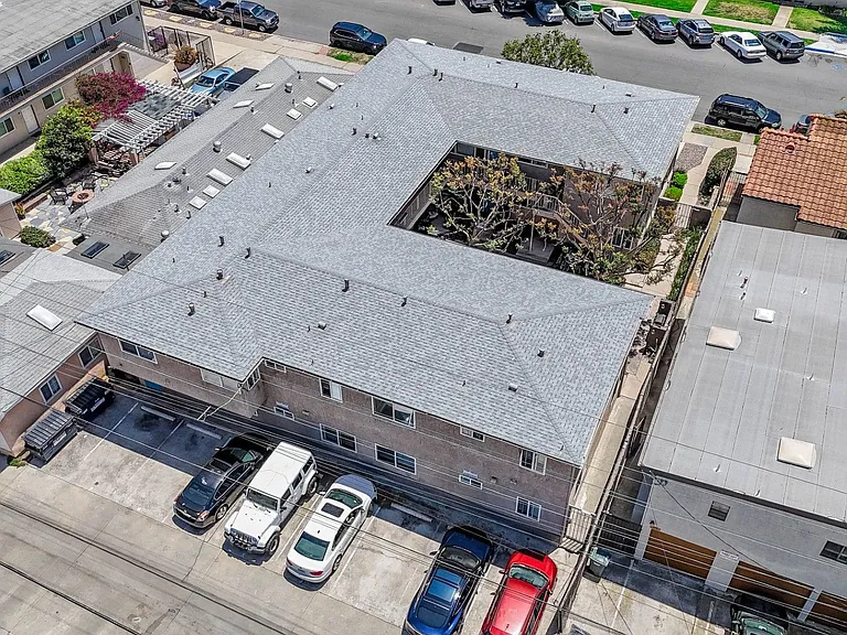 1050 Hornblend St — Photo 27