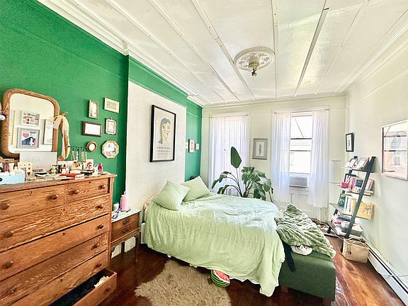 2nd image of 319 8th St APT 4R