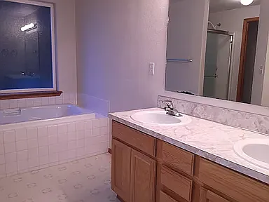 4819 Siskiyou Loop SE — Photo 6
