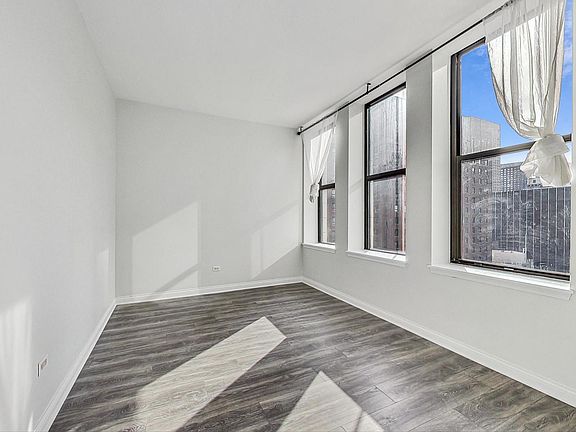 4th image of 8 W Monroe St APT 1403