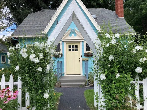 142 Holloway Rd, Rochester, NY 14610