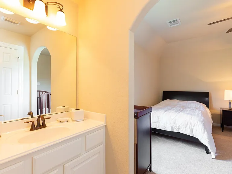 162 W Hullwood Ct — Photo 43