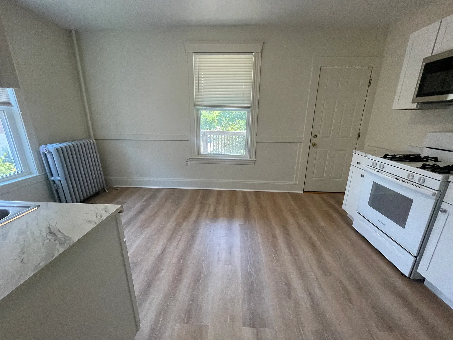 2 bed, 9999 sqft, $2,600 — Photo 2