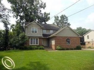 1650 Highland Park Dr, Highland, MI 48356