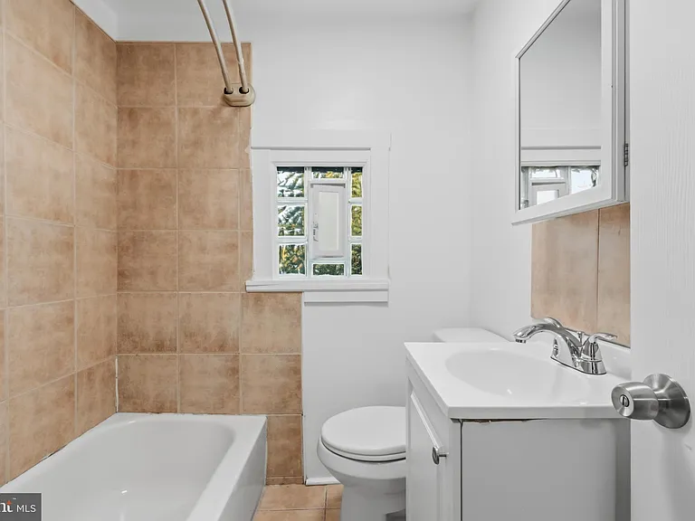3545 N 11th St #3 — Photo 7