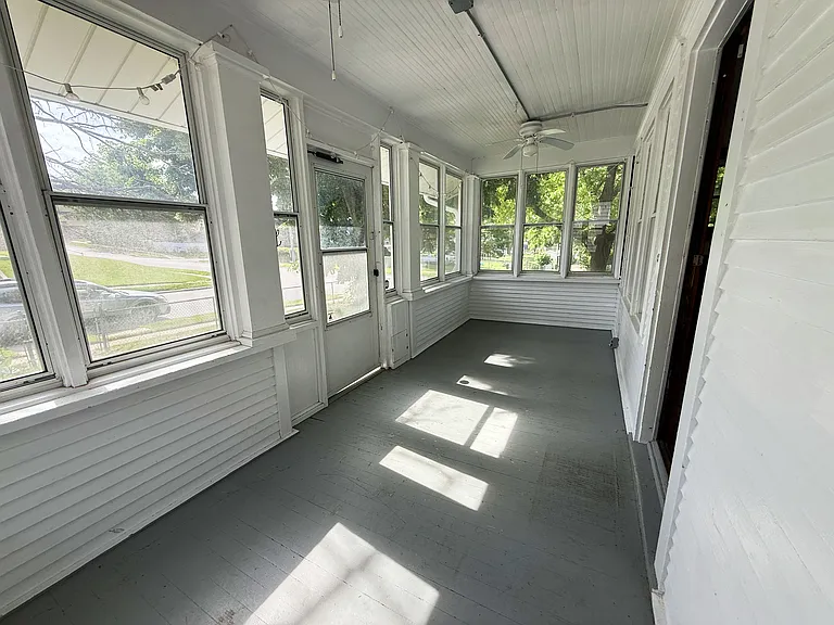 2356 S 35th Ave — Photo 2