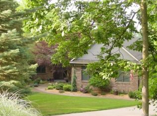 11110 Ridge View Trl, Fenton, MI 48430