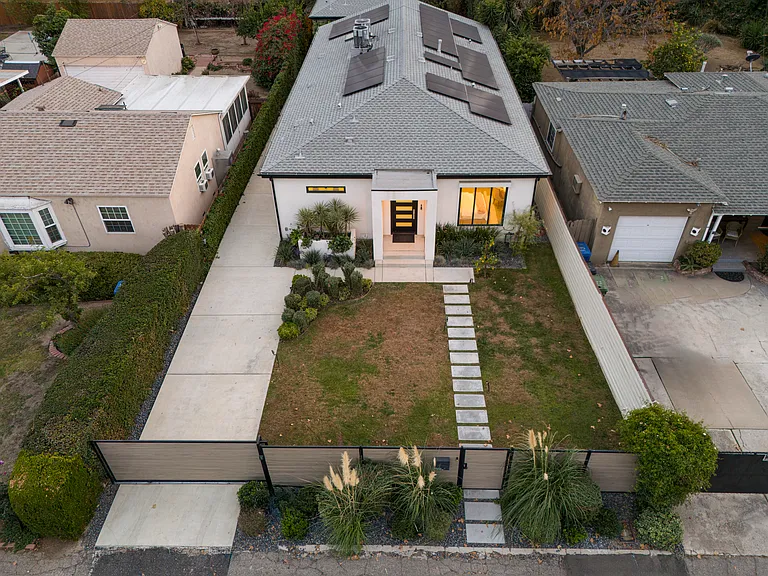 15122 Morrison St — Photo 53