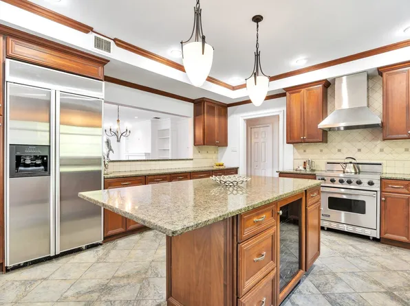 200 Shearwater Ct W APT 11, Jersey City, NJ 07305
