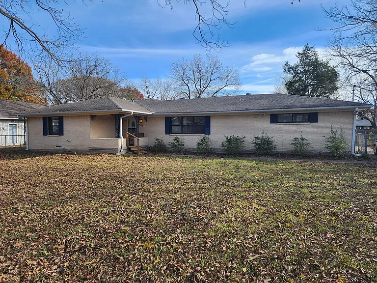 465 W Marshall Dr — Photo 1