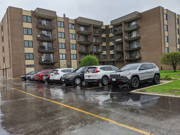7707 W Irving Park Rd APT 402, Chicago, IL 60634