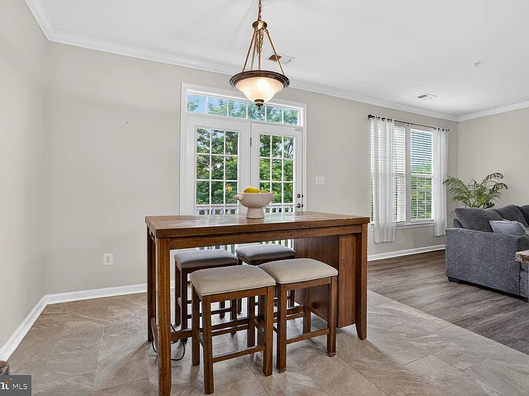 2621 Eastbourne Dr — Photo 11