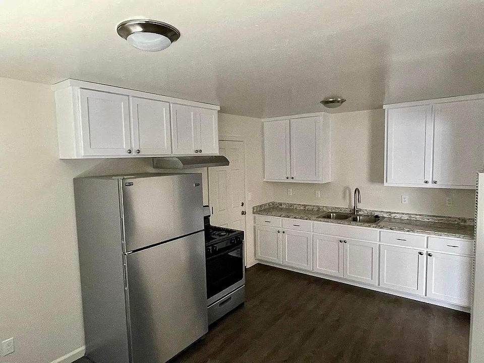 1st image of 555 Johnston St