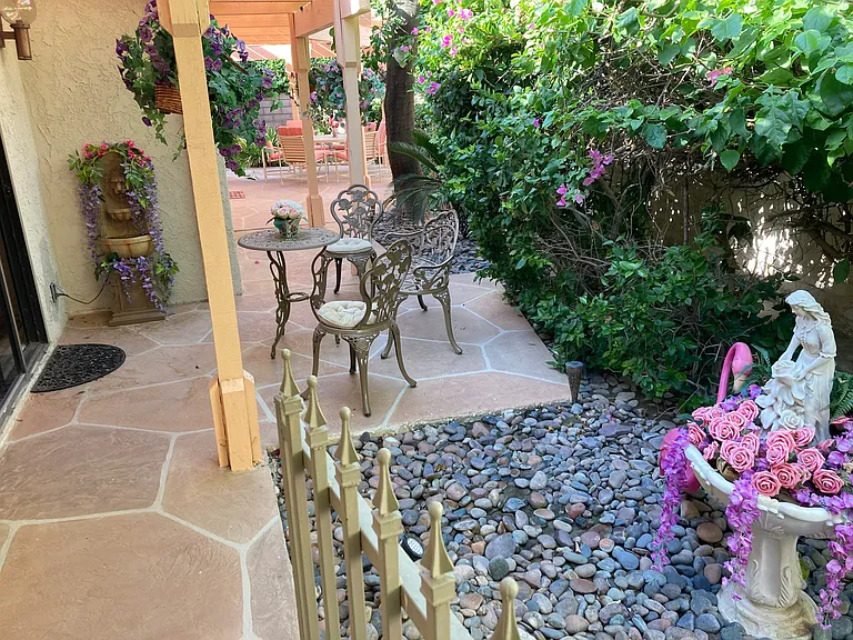 Manitou Dr — Photo 13