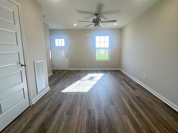 4th image of 1130 Pembroke Oak Grove Rd #3