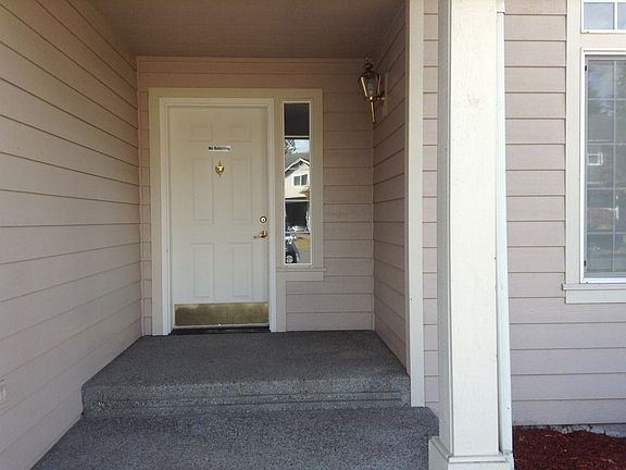 4th image of 15018 93rd Ave E