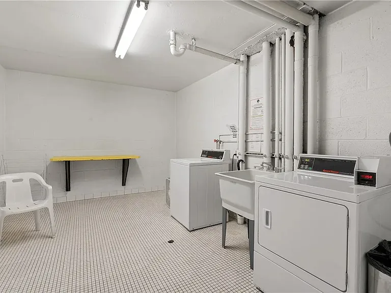 2120 Greentree Rd #705E — Photo 10