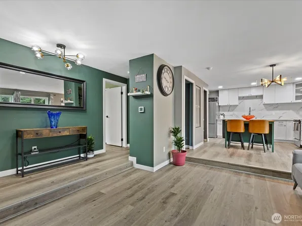 12716 NE 120th Street #H-7, Kirkland, WA 98034