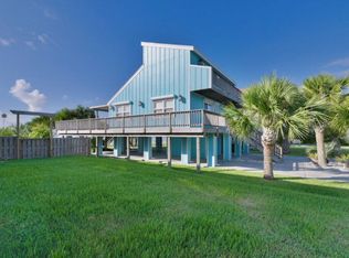 133 Ocean Dr, Rockport, TX 78382