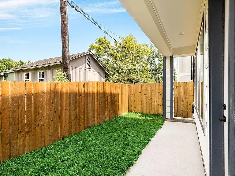 6712 Parker Oaks Ln — Photo 32
